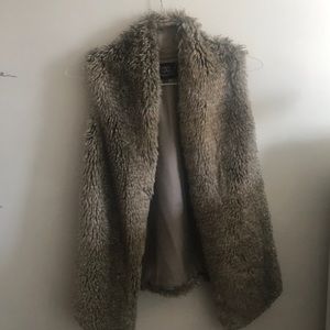 Tart Collections Faux Fur Vest / size M